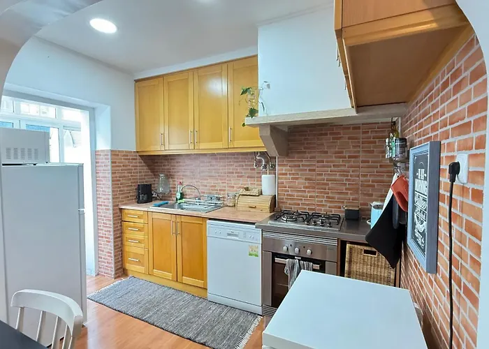 Alameda Urban Guest house 3*